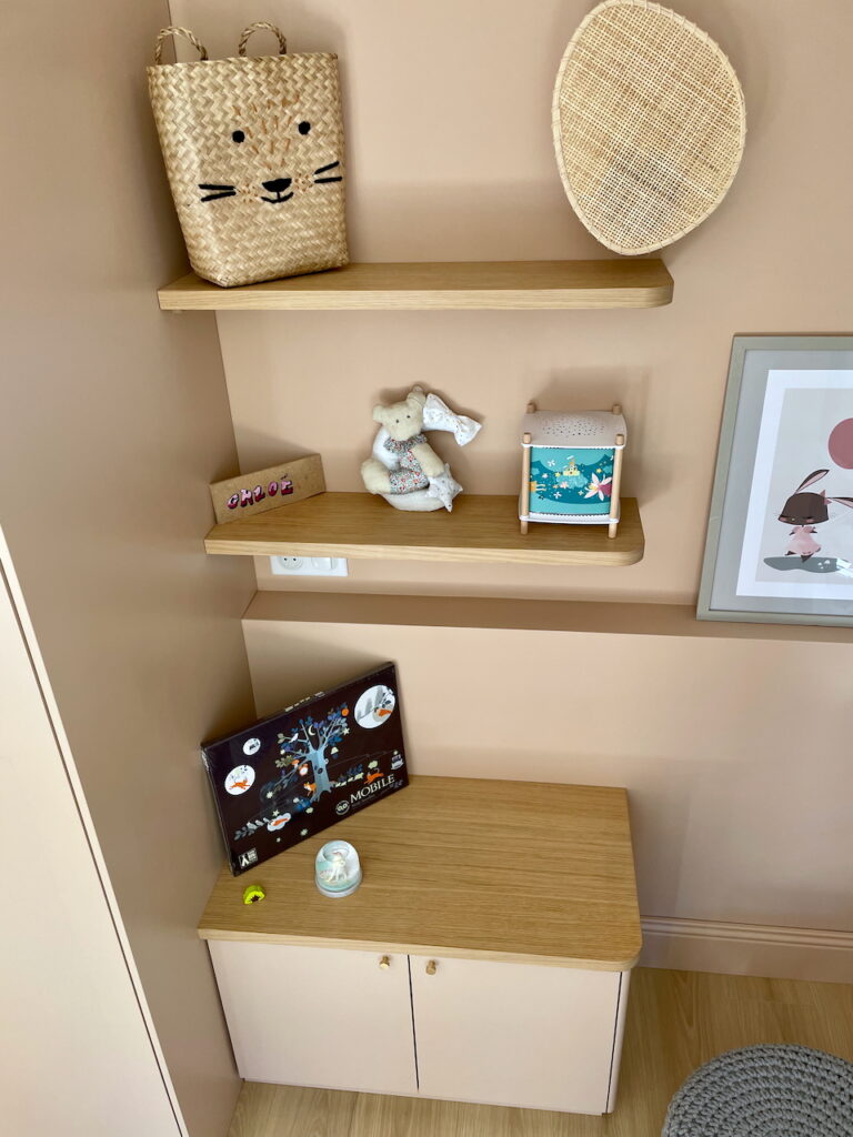 Banc de rangement et étagères