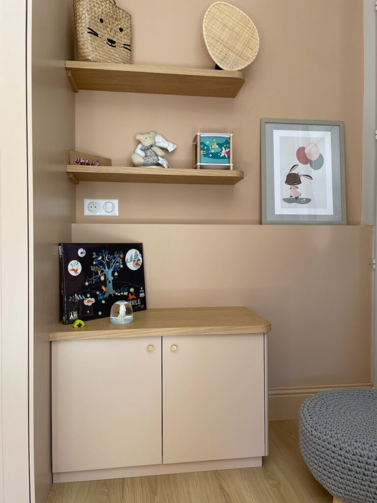 Banc de rangement et étagères